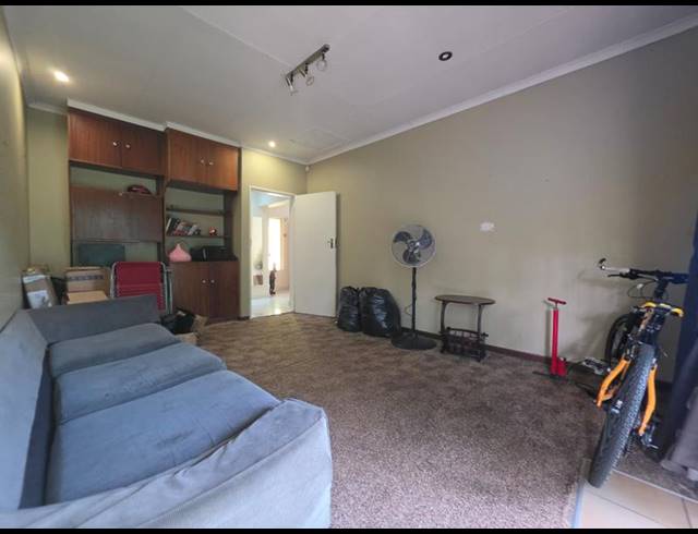 6 BEDROOM HOUSE FOR SALE IN BRACKENHURST